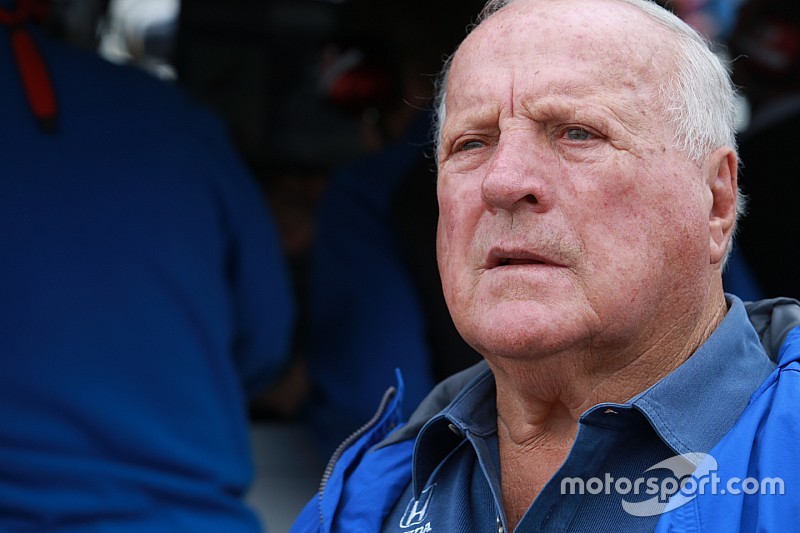 A. J. Foyt perderá las dos últimas carreras de IndyCar tras cirugía