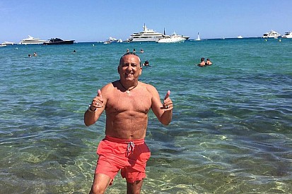 Galvão aproveita férias e curte Saint Tropez