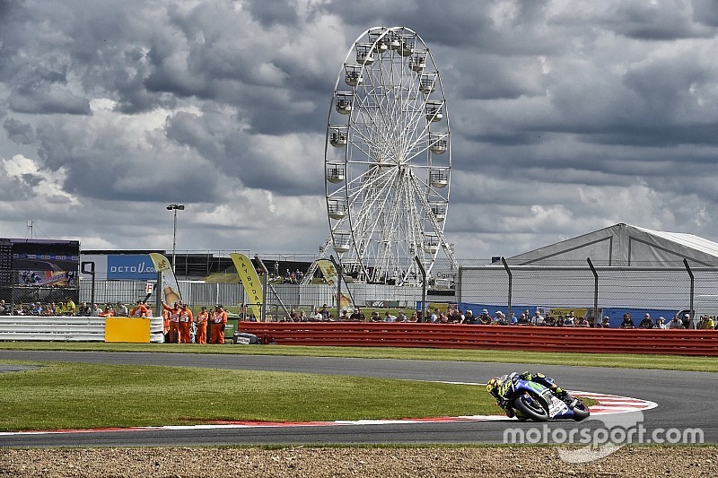 Silverstone, Warm-Up: il bagnato sorride a Valentino