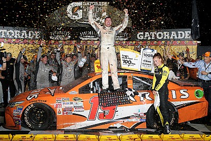 Carl Edwards arrebata la victoria en Darlington
