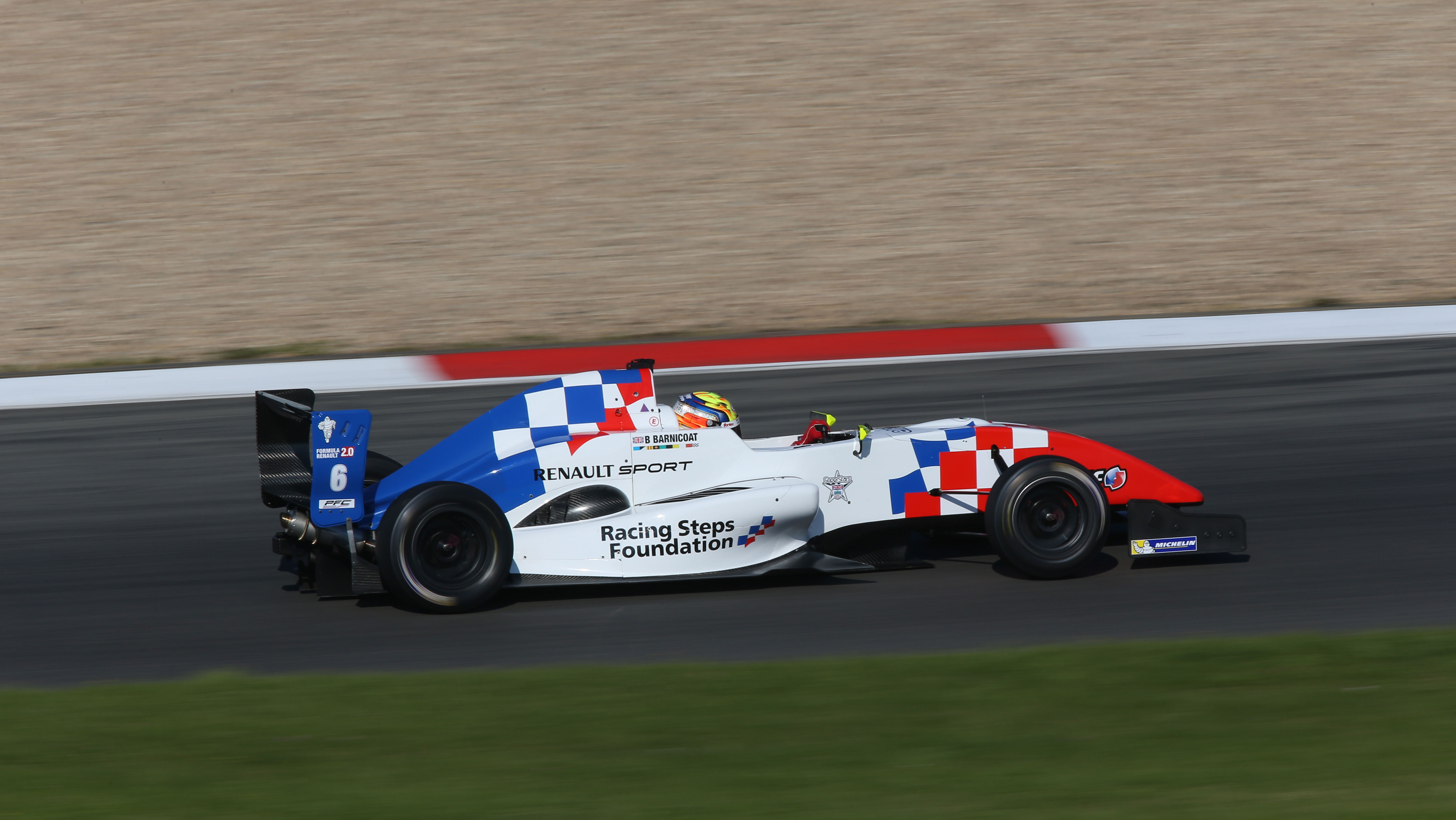 Pole position per Ben Barnicoat in Gara 2