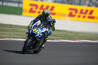 Valentino da otro paso al título