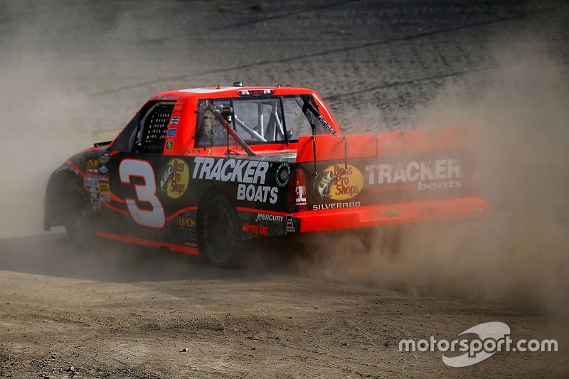 Vers d'autres courses sur terre battue en NASCAR?