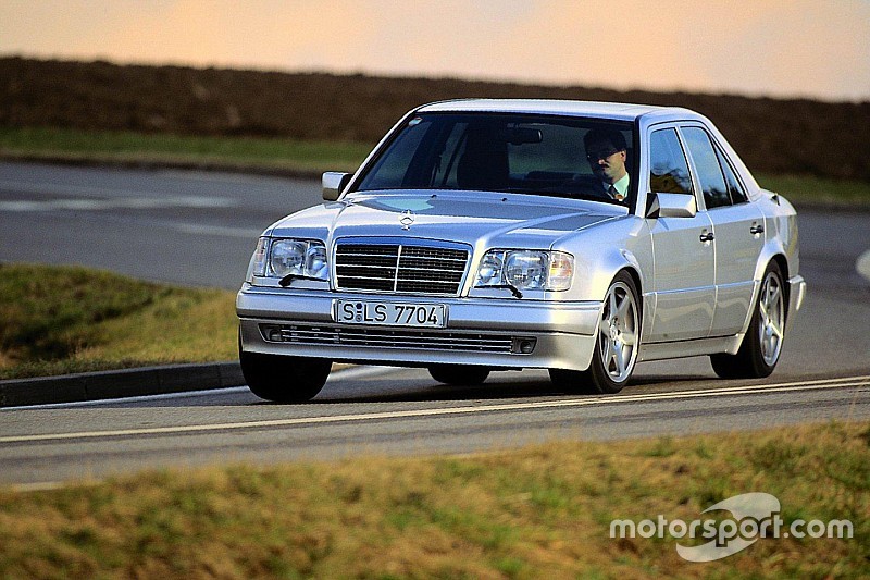 Mercedes célèbre le 25e anniversaire de sa 500 E