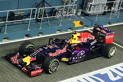 Kvyat lidera en la práctica 2, seguido de Raikkonen