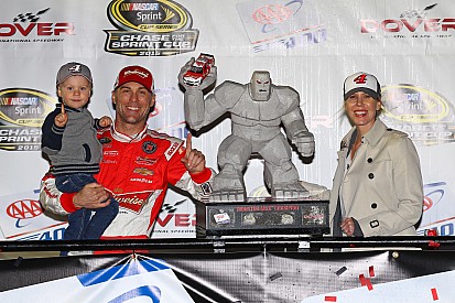 Harvick vince e passa al secondo turno della Chase