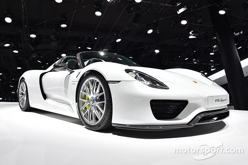 Vingt-six blessés dans l'accident d'une Porsche 918 à Malte