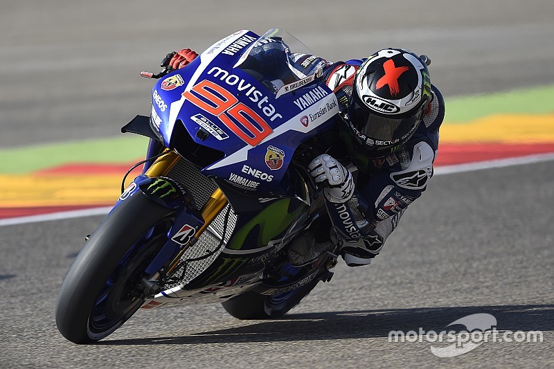 Motegi, Libere 2: Lorenzo vola, Valentino solo ottavo