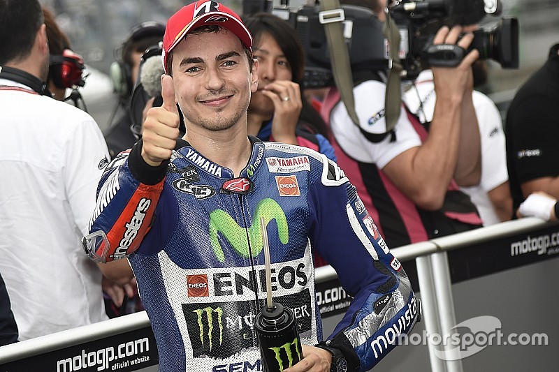 Lorenzo vence a Rossi en una épica clasificación