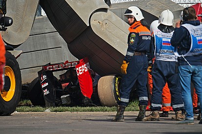 Vettel pede mudanças em barreiras após acidente "chocante"
