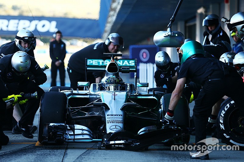 Mercedes niega temor por problemas mecánicos