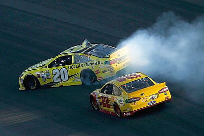 NASCAR Kansas: Joey Logano gewinnt dramatisches Rennen
