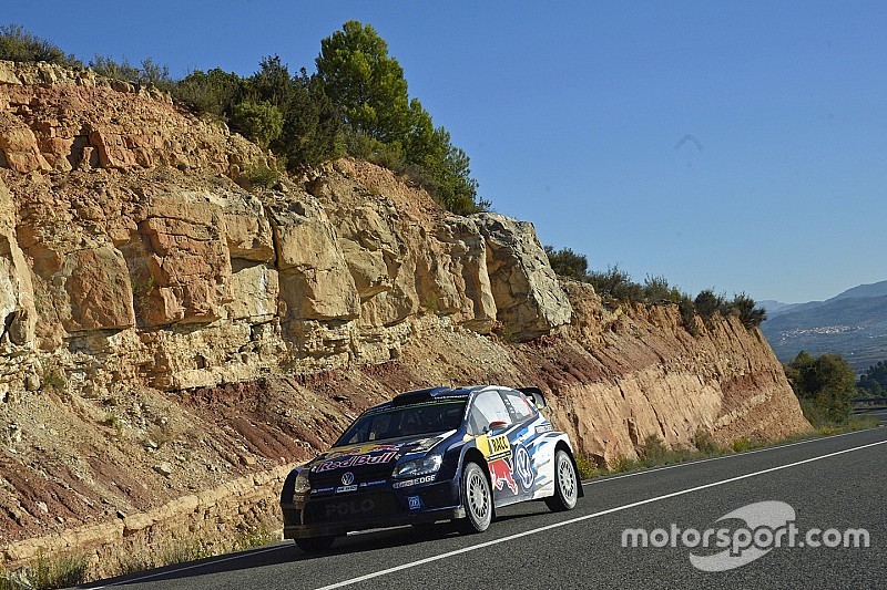 Ogier saca un minuto de ventaja en España