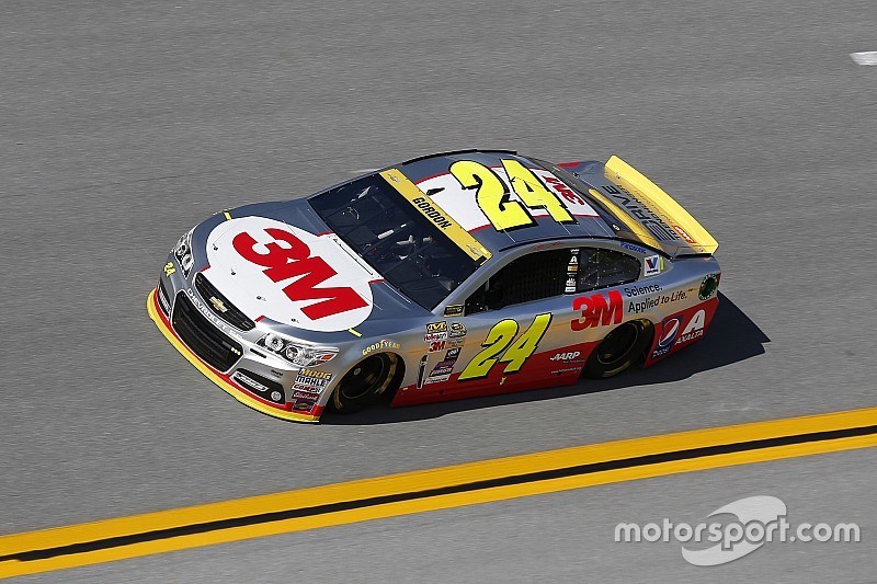 Jeff Gordon obtiene la pole en Talladega