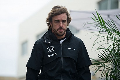 Alonso vería benéfico que Red Bull tuviera motores Honda