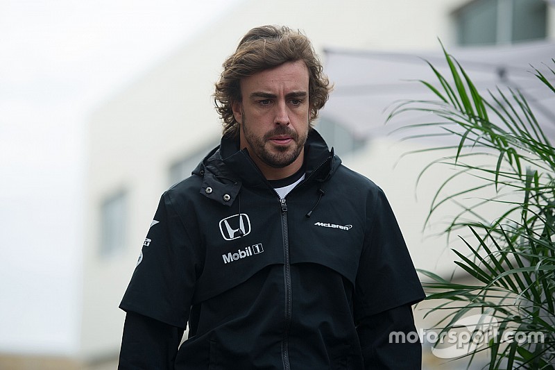 Alonso vería benéfico que Red Bull tuviera motores Honda