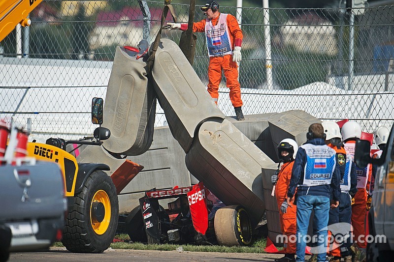 Crash Sainz: ha rallentato da 153 km/h a 0 in 4 metri!
