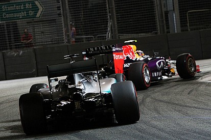 Ecclestone - Ferrari et Mercedes ont peur de se faire battre par Red Bull!