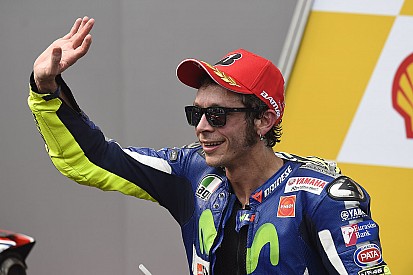 Valentino Rossi amenaza con no correr en Valencia