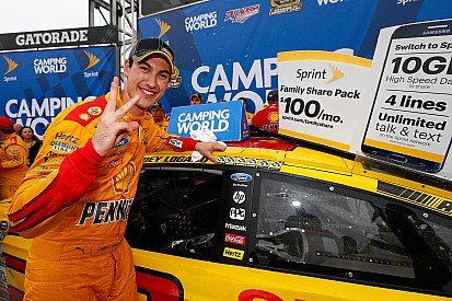 Talladega tem final confuso e Logano vence terceira seguida
