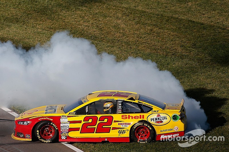 Joey Logano gagne dans la controverse à Talledega