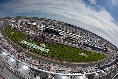 NASCAR anuncia el calendario de 2016 para Sprint Cup y Xfinity