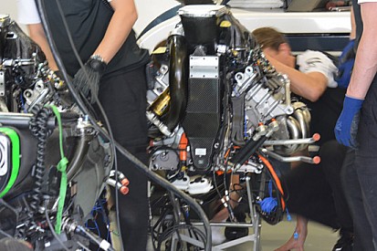McLaren: ecco il motore Honda evo smontato dal telaio