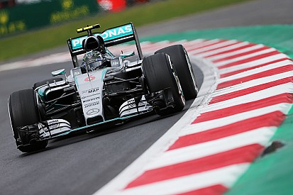 Mercedes-rijders nipt het snelst in VT3 Mexico, Verstappen 11e