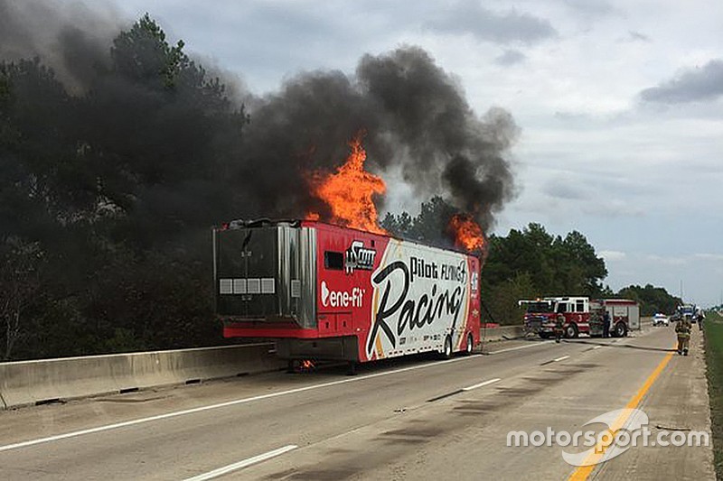 Incendie du camion HScott Motorsports NASCAR