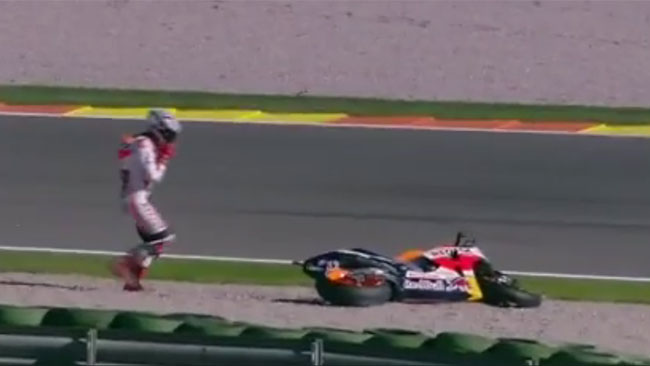 Test Valencia: Marquez cade subito alla curva 3