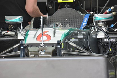 Carro da Mercedes é flagrado com novo sistema de ar no bico