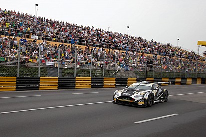 Fehlverhalten hinter Safety-Car: Stefan Mücke verliert Macau-Sieg