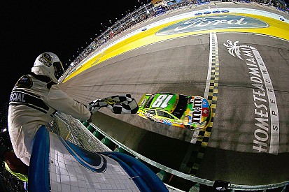 Kyle Busch ganó y se consagró campeón en Homestead