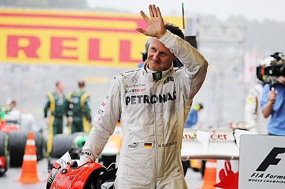 Há três anos, Schumacher se despedia da F1; veja imagens