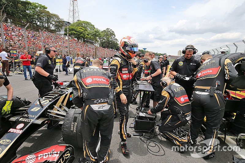 El personal de Lotus no merece terminar mal el año, dice Grosjean