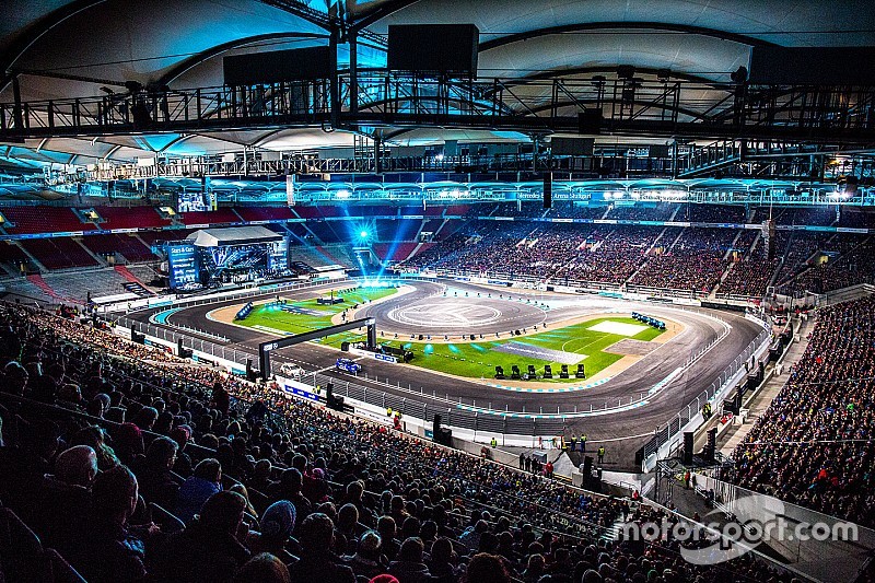 „Stars and Cars“: Daniel Juncadella schlägt die Mercedes-Elite