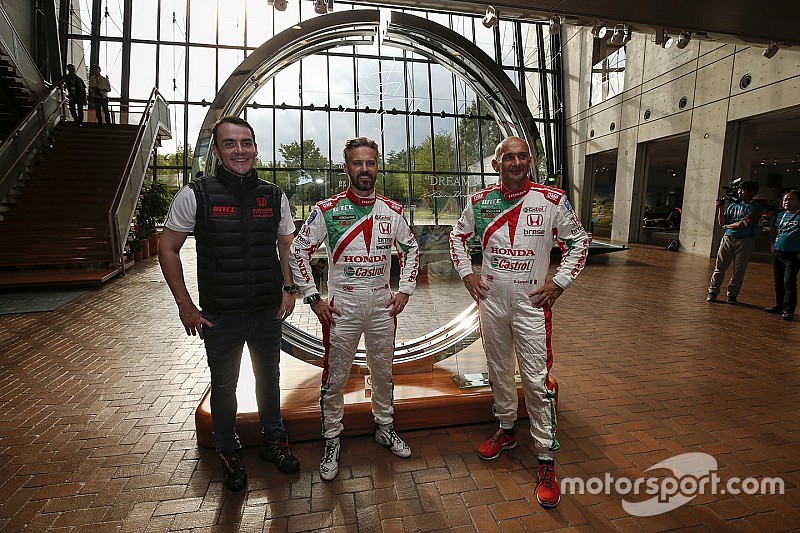 Michelisz e Monteiro salutano e ringraziano Tarquini