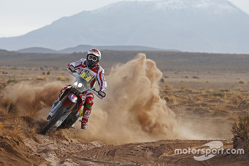 Dakar, Goncalves fermo con un arbusto nel radiatore!