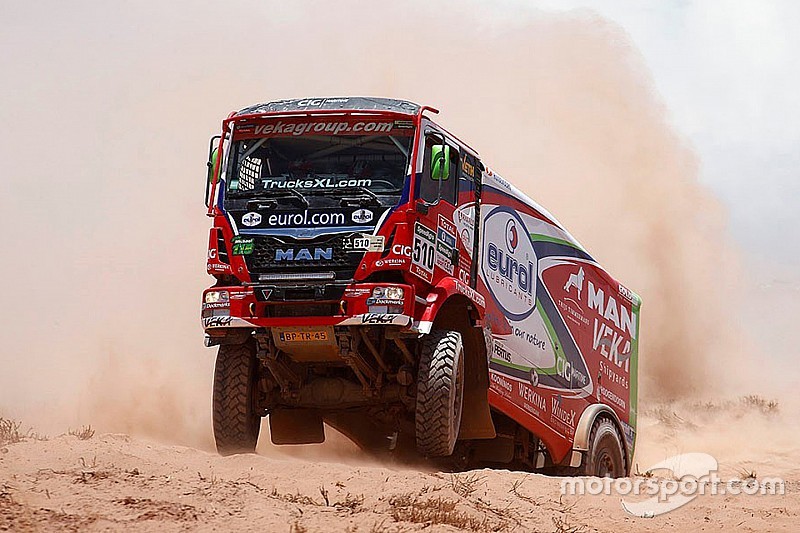 Dakar trucks: Versluis wint, De Rooy dicht bij eindzege