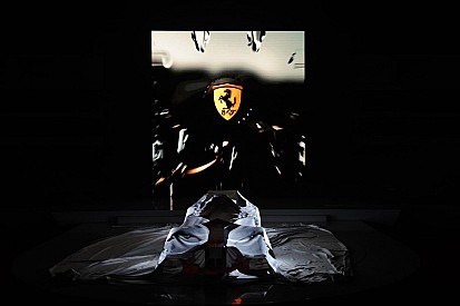#ReadySetRed: la Ferrari... invade i social con i tifosi