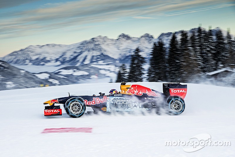 Mogelijk fikse boete voor Red Bull na Formule 1-demo Verstappen
