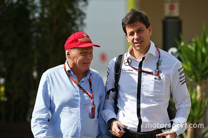 Lauda vê Vettel como “adversário perigoso” em 2016