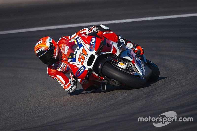 Michele Pirro sigue con el desarrollo de Ducati en Sepang
