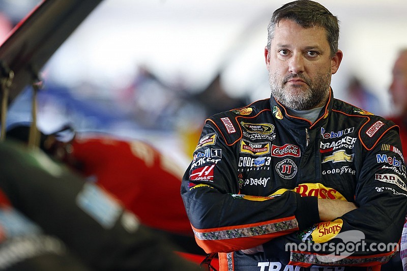 'Serieus' rugletsel voor Tony Stewart, laatste seizoen in gevaar