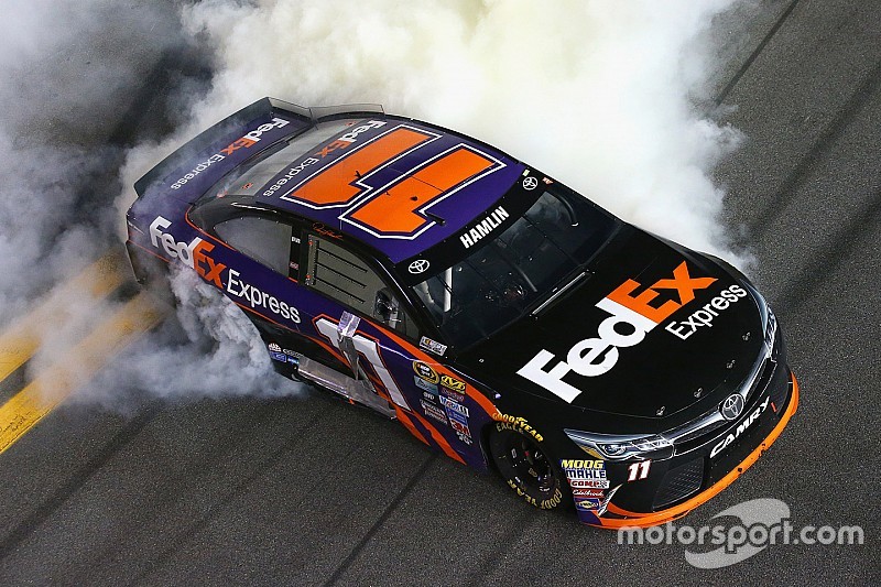 Denny Hamlin wint NASCAR-race op Daytona