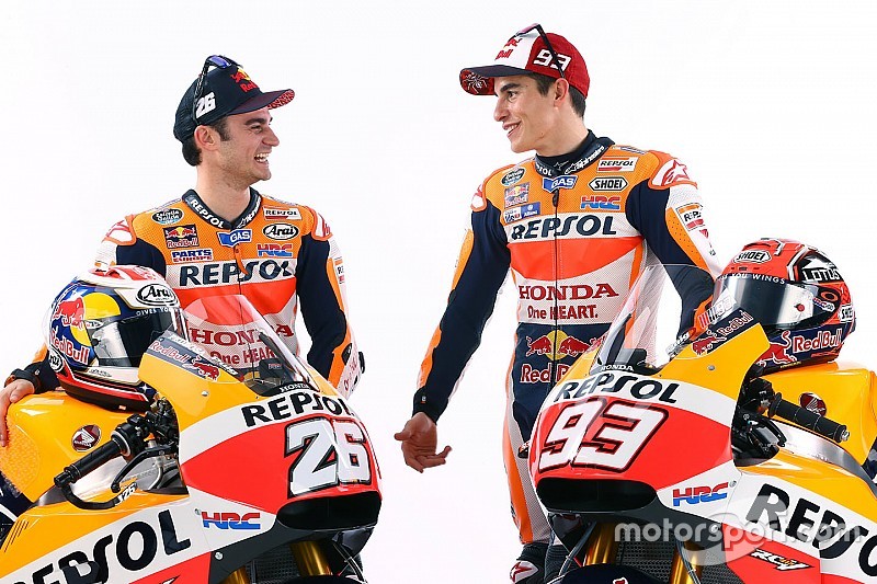 Márquez y Pedrosa presumen en Twitter la presentación de Honda