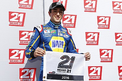 Chase Elliott jongste coureur ooit op pole voor Daytona 500