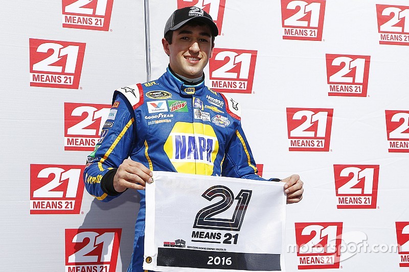 Chase Elliott jongste coureur ooit op pole voor Daytona 500