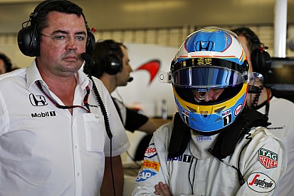 Boullier acepta: "Nos dimos cuenta enseguida de que tendríamos problemas"