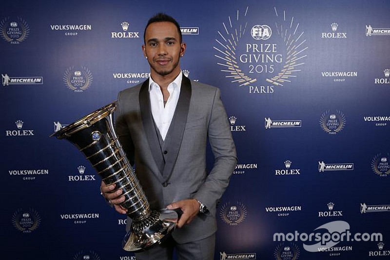 Aún no aburro tanto como lo hizo Vettel, asevera Hamilton